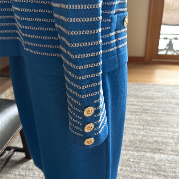 Stunning skirt/jacket. St.John Collection by Marie Gray. - Picture 3 of 7